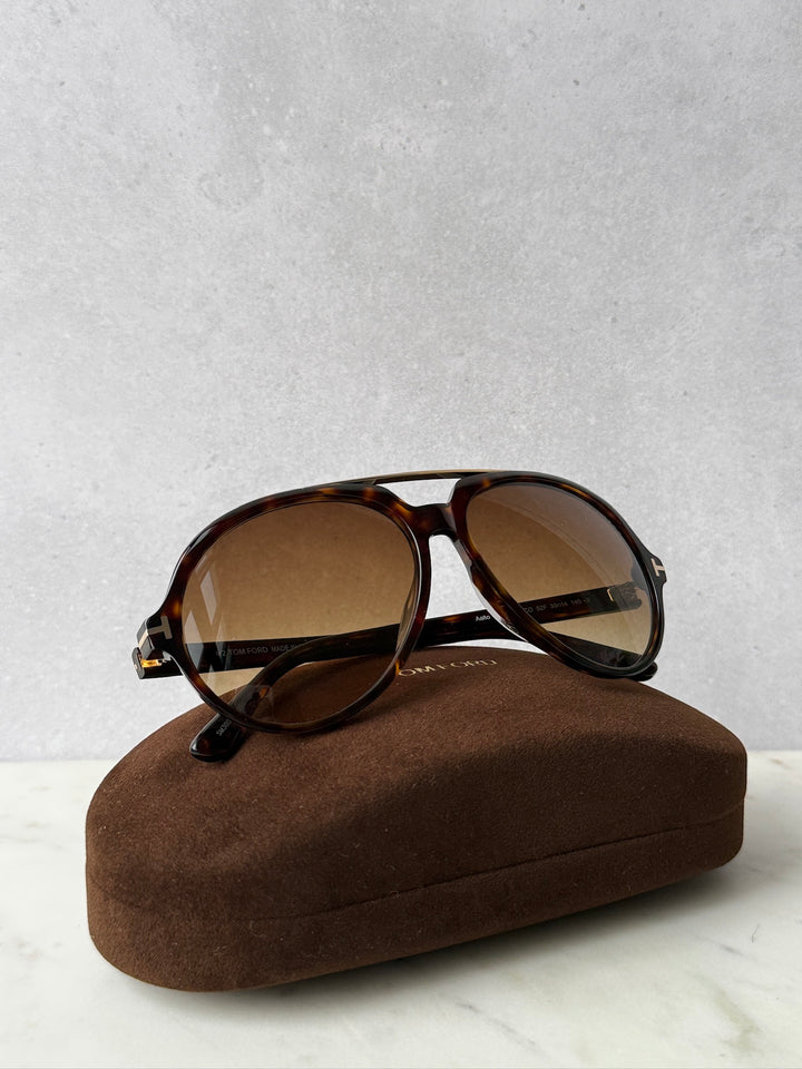 Aviator sunglasses with havana-brown tortoise frame and brown tinted lenses