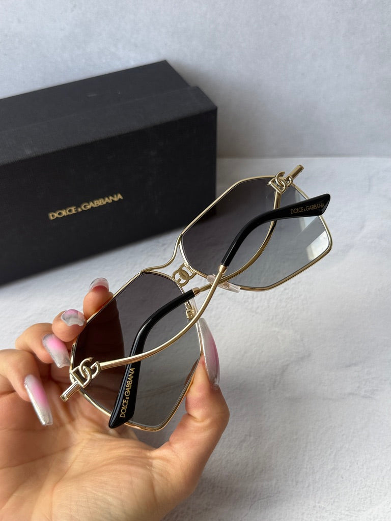 Dolce &amp; Gabbana DG2298B Gafas de sol con escudo negro cristalino 