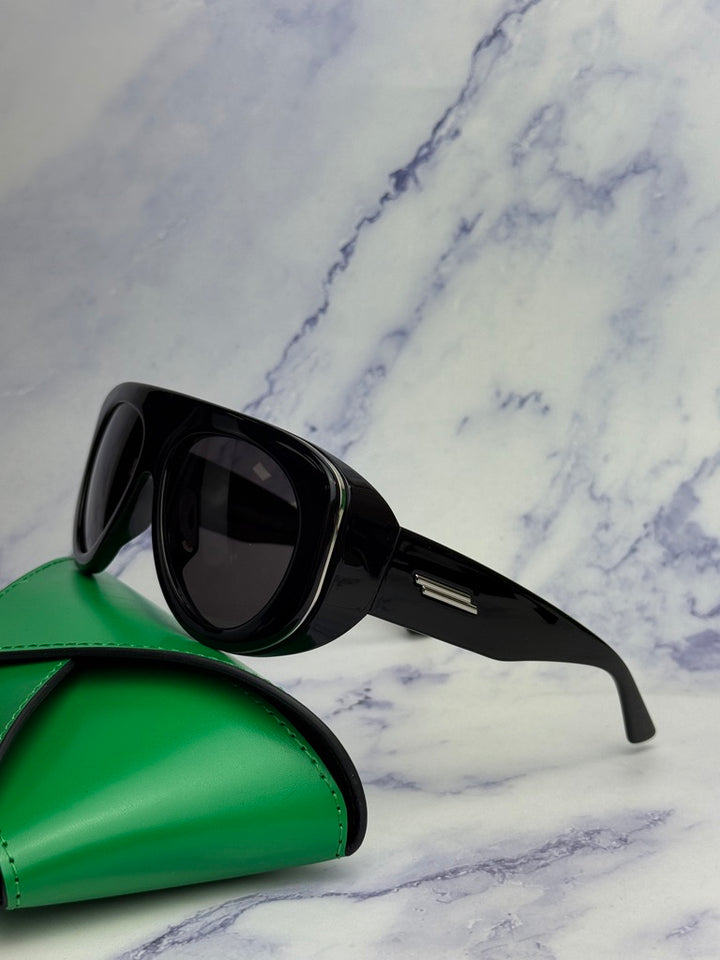 Bottega Veneta BV1362S Oversized Sunglasses in Black
