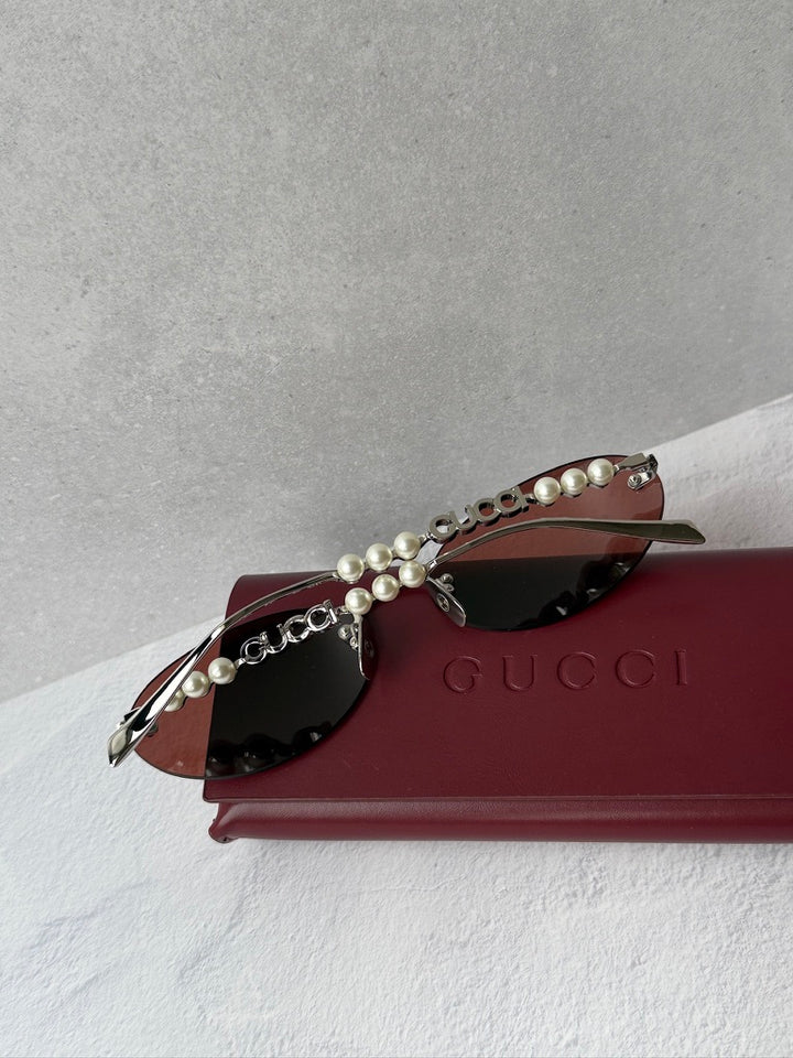 Gucci GG1922S Rimless Oval Pearl Sunglasses in Silver Red