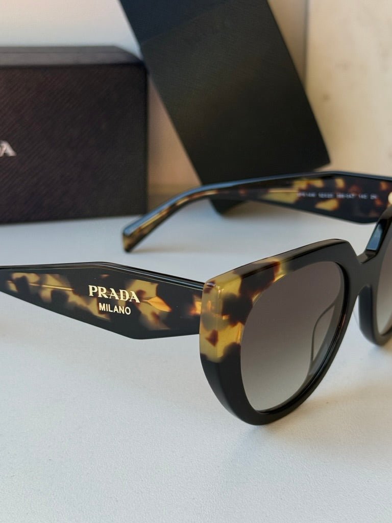 Prada PR14WS Gafas de sol extragrandes en negro carey