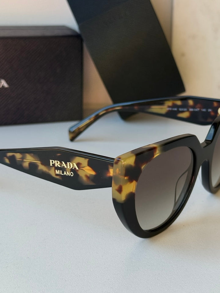 Prada PR14WS Gafas de sol extragrandes en negro carey