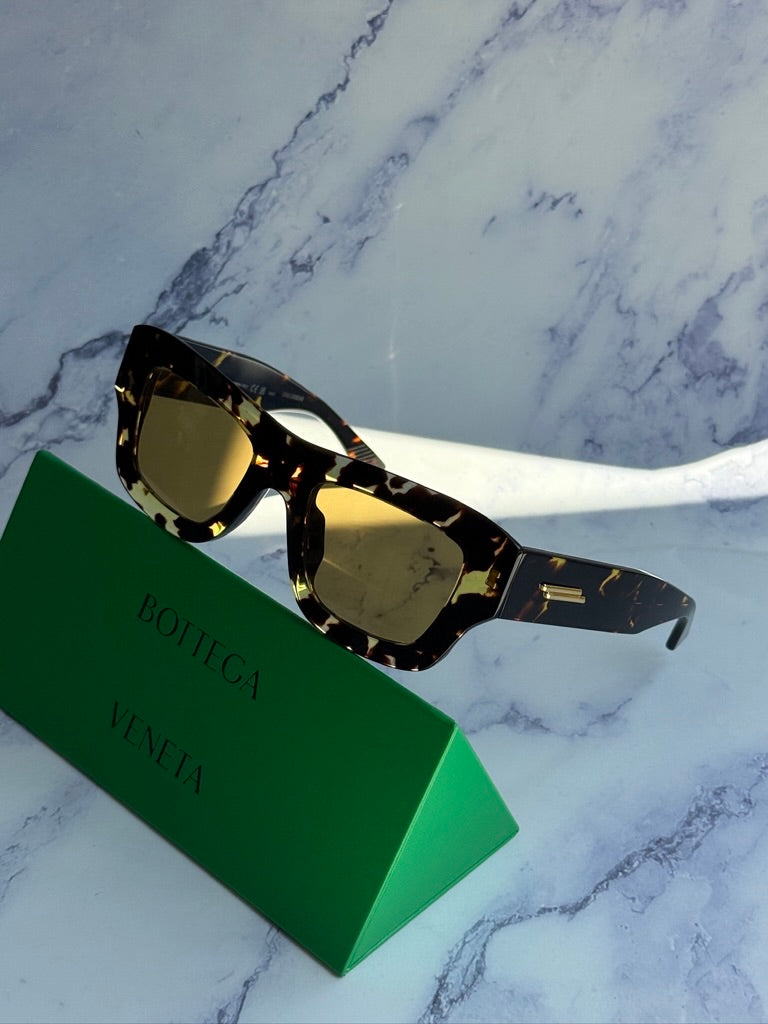 Bottega Veneta BV1357S Thick Rim Sunglasses in Spotted Nicotine
