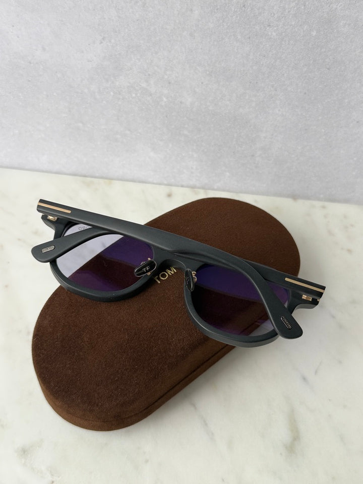 FT1149-D Matte Black Round Sunglasses