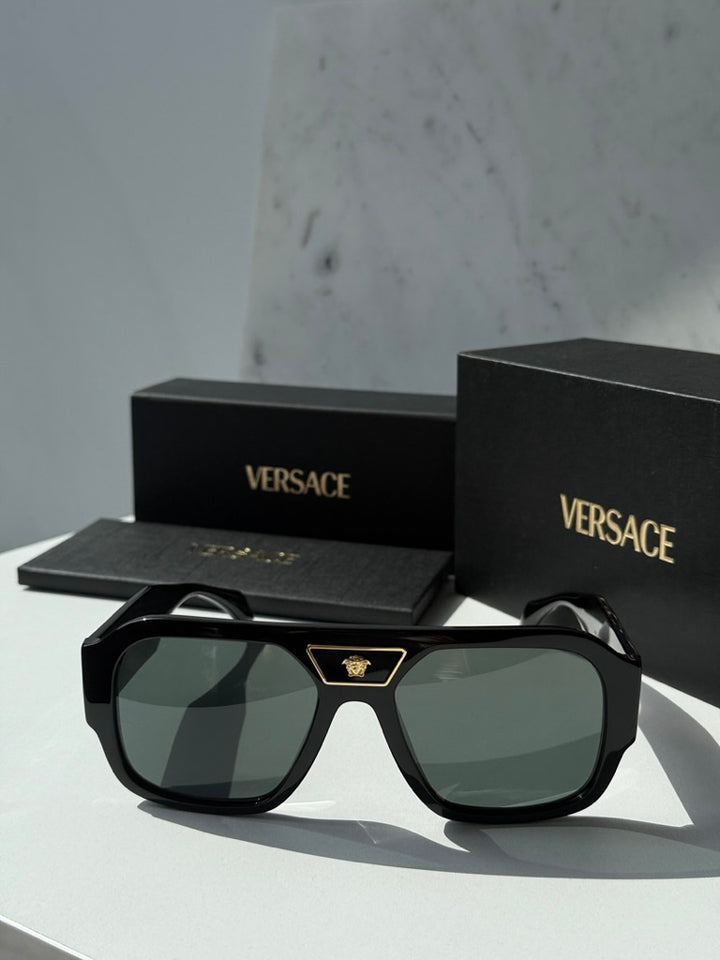 Versace Gafas de sol con máscara VE4446 en negro