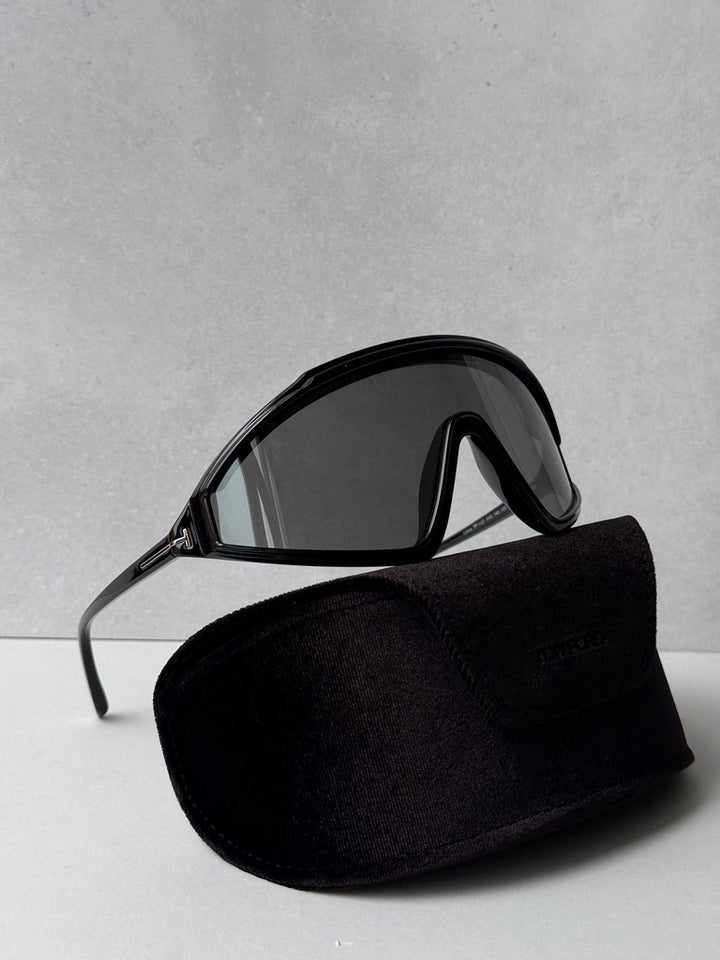 Black mirror sunglasses with curved lenses and black zip case