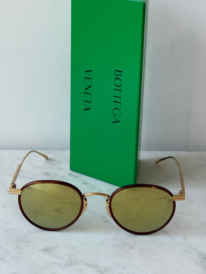 Bottega Veneta BV1389S Round Sunglasses in Gold Mirror
