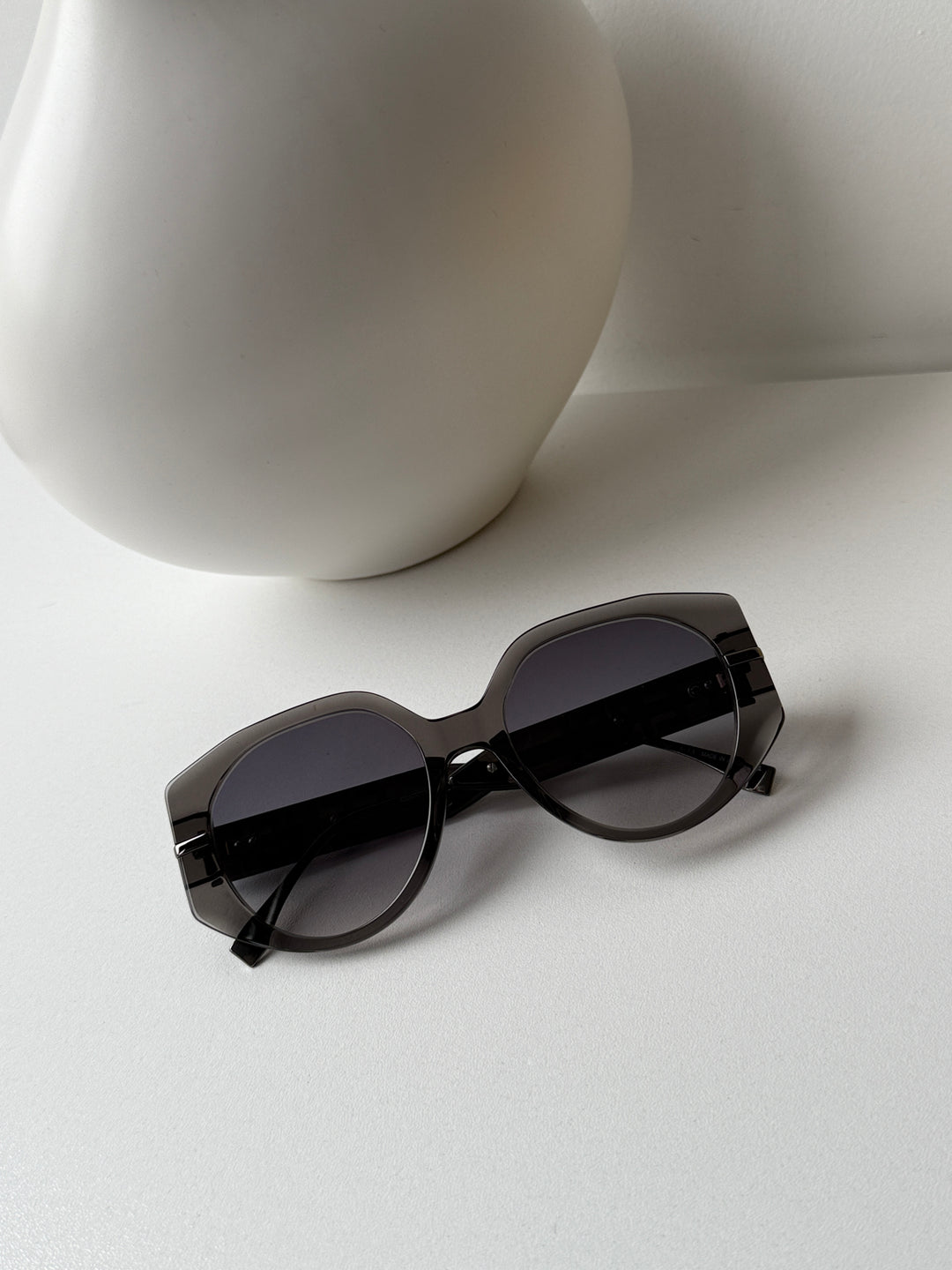 Fendi FE40083U Fendigraphy Sunglasses in Grey