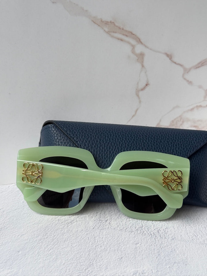 LW40129U Anagram Sunglasses in Light Green