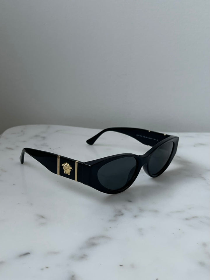 Versace Gafas de sol tipo ojo de gato VE4454 en negro