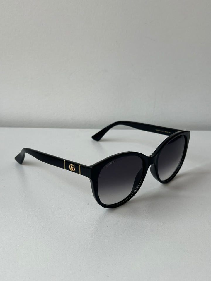 Gafas de sol negras redondeadas con logo Marmont GG0631S de Gucci 