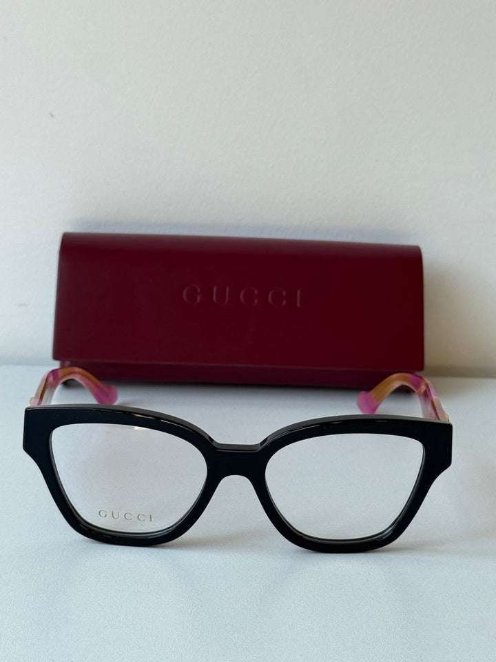 Monturas estilo ojo de gato Gucci GG1424O en negro 