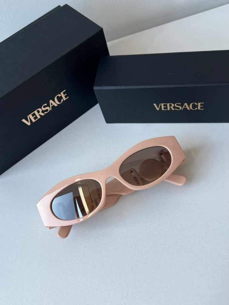 Versace Gafas de sol VE2258 Shield en espejo dorado rosa