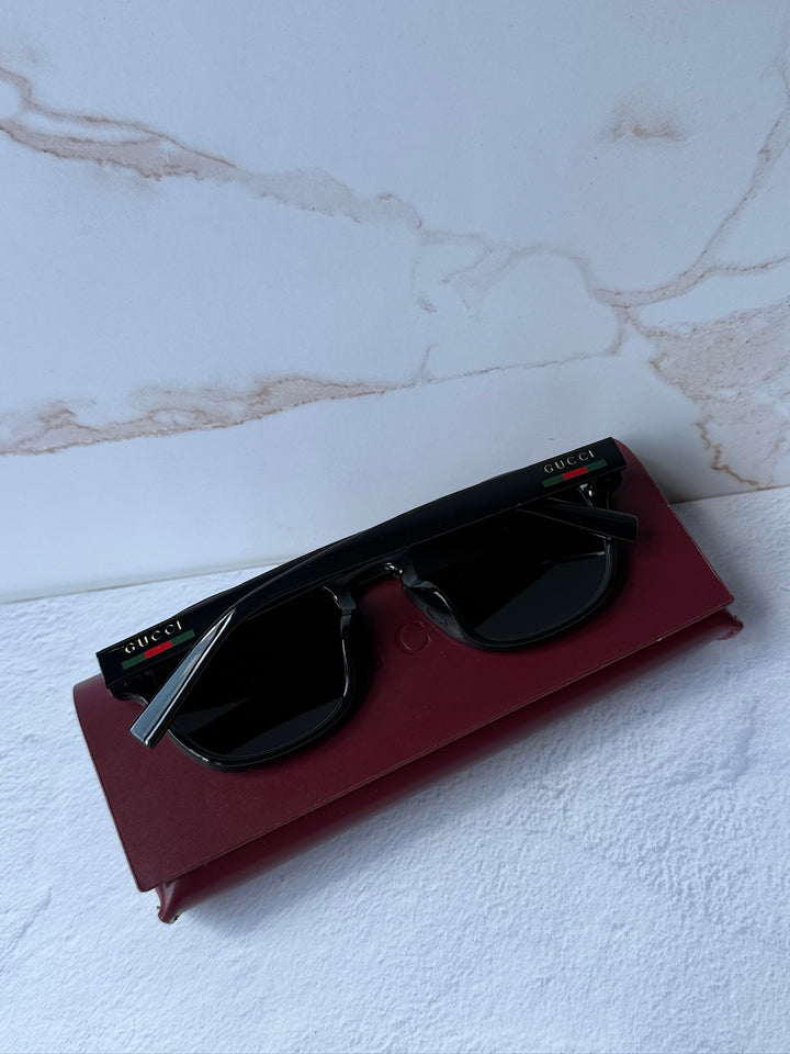 Gucci GG0003SN Gafas de sol cuadradas con patas a rayas