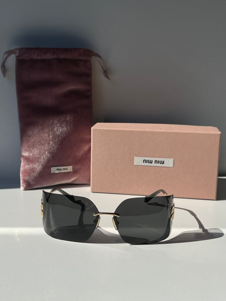 Gafas de sol Miu Miu MU54YS en gris oscuro