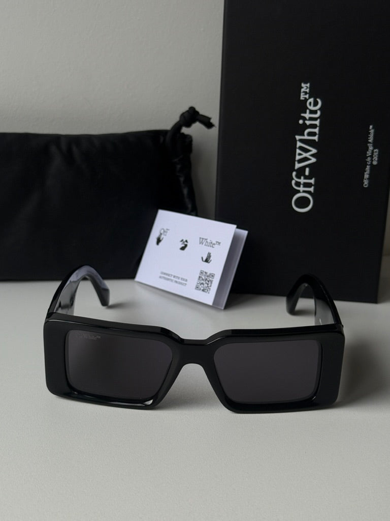 Off White Milano Sunglasses in Black