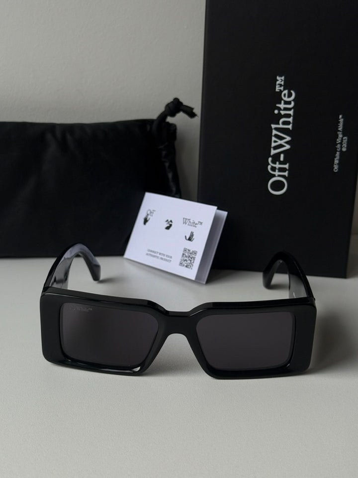 Off White Milano Sunglasses in Black