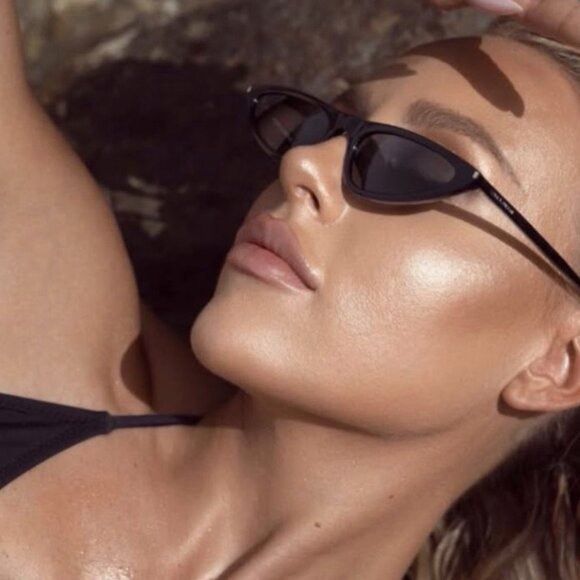 Saint Laurent SLM95/F Gafas de sol estilo ojo de gato con montura gruesa en oro negro