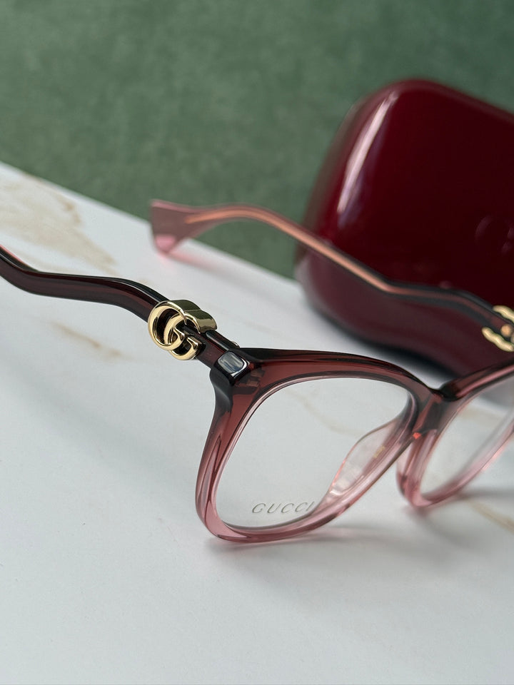 Monturas cuadradas estilo ojo de gato Gucci GG1012O en negro