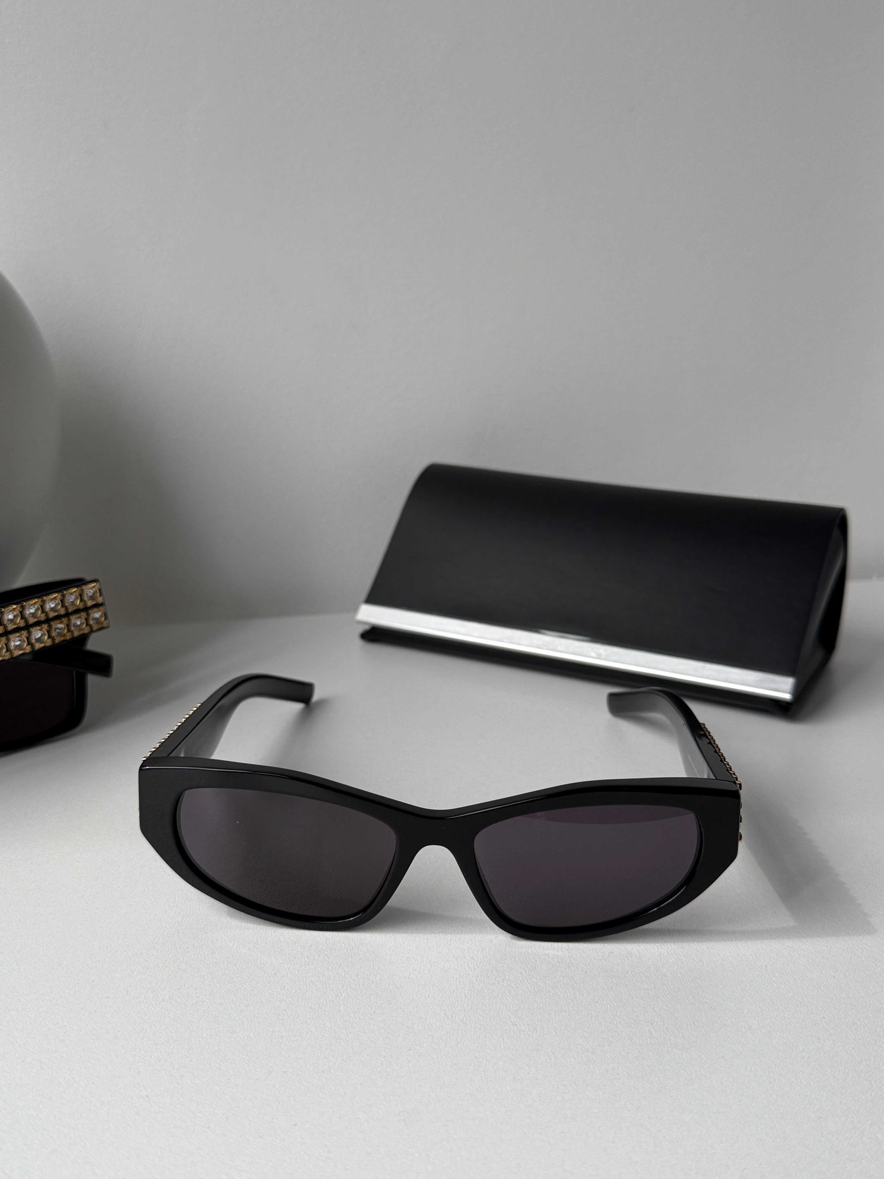 Givenchy GV40078I Cat Eye Sunglasses in Black | Designer Daydream