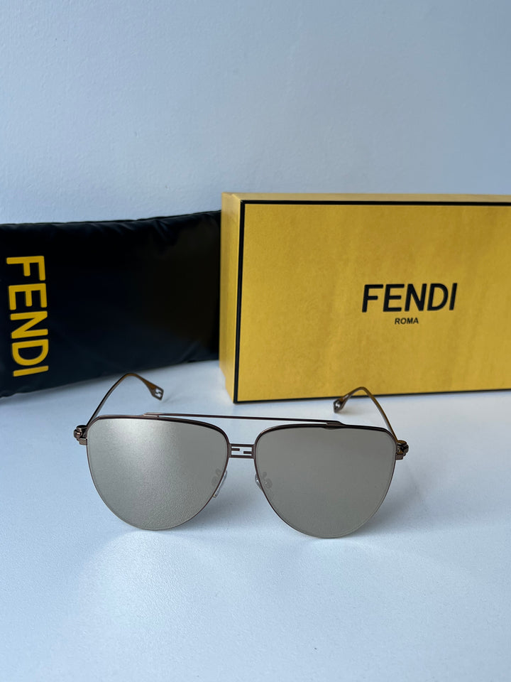 Fendi FE40040U Gafas de sol redondas negras con espejo 