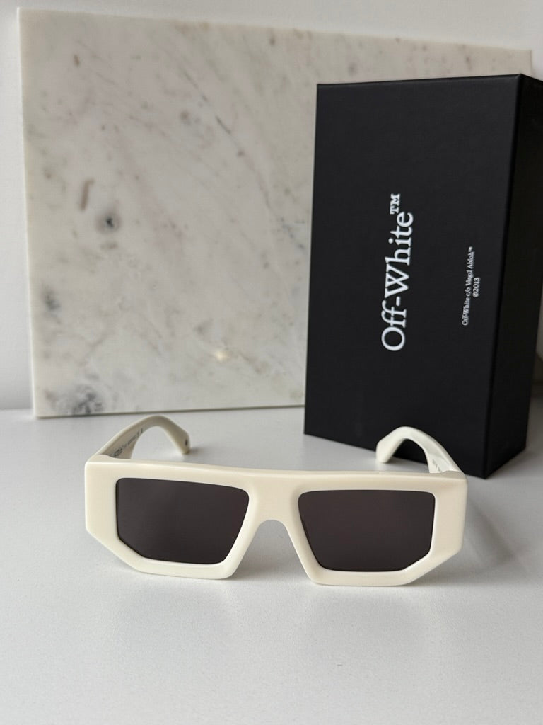 Off White Vancouver Sunglasses in White