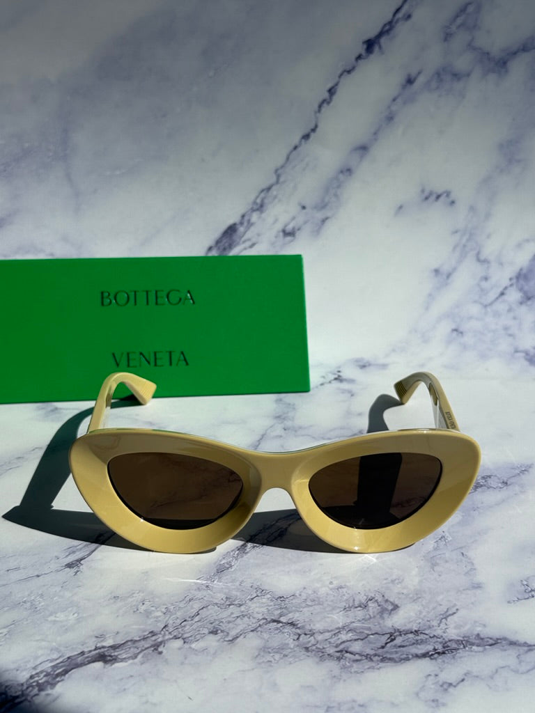 Bottega Veneta BV1325S Thick Rim Sunglasses in Yellow