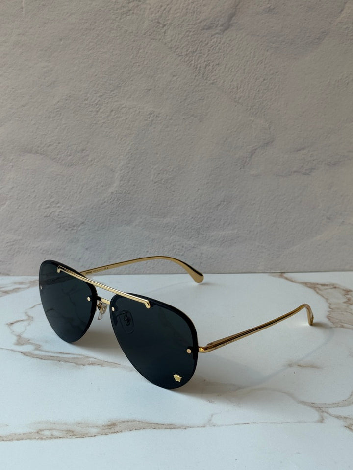 Versace VE2231 Gafas de sol estilo aviador Medusa en oro negro