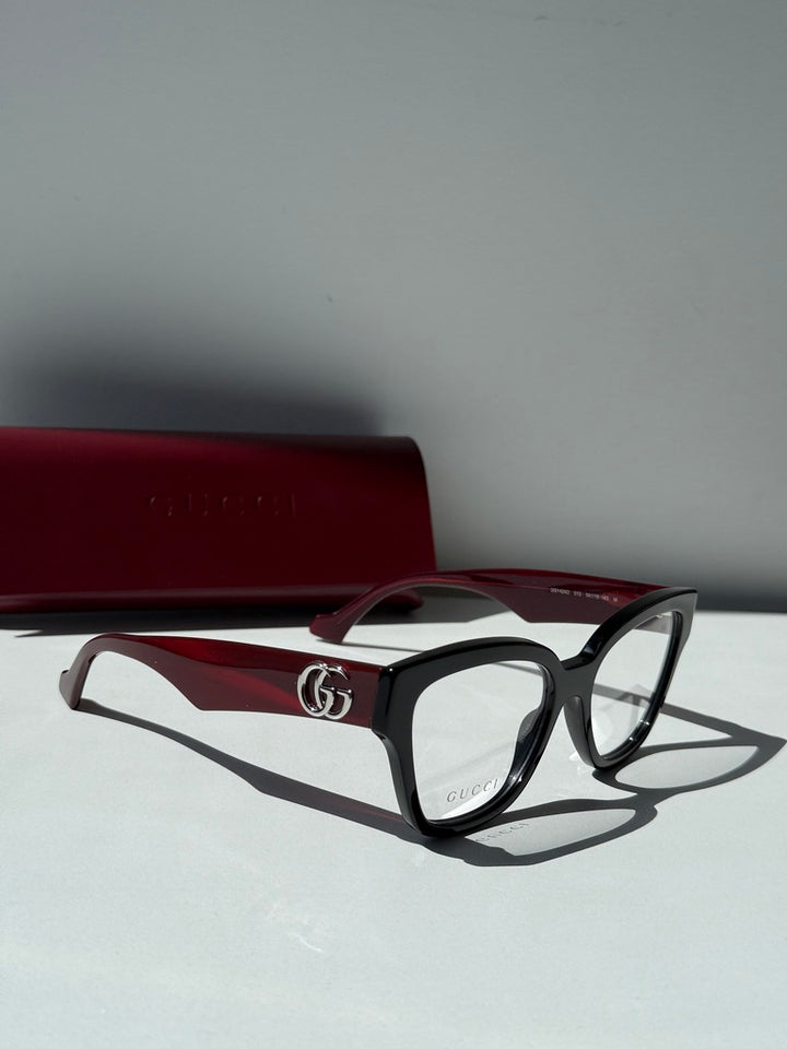 Monturas estilo ojo de gato Gucci GG1424O en negro 
