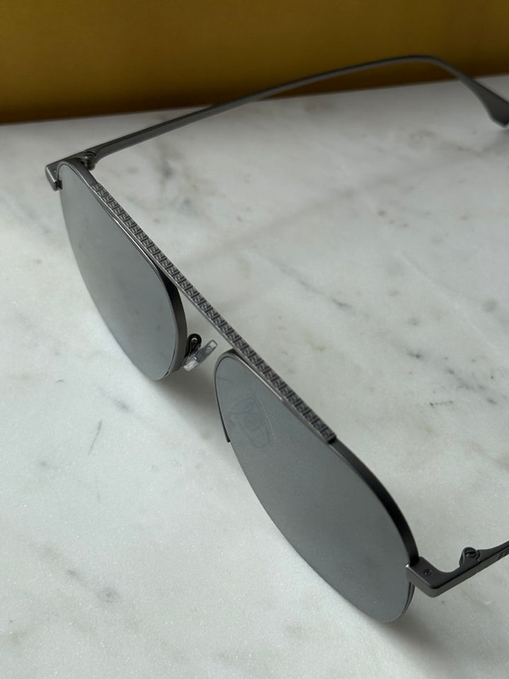 Fendi FE40005U Metal Aviator Sunglasses in Grey