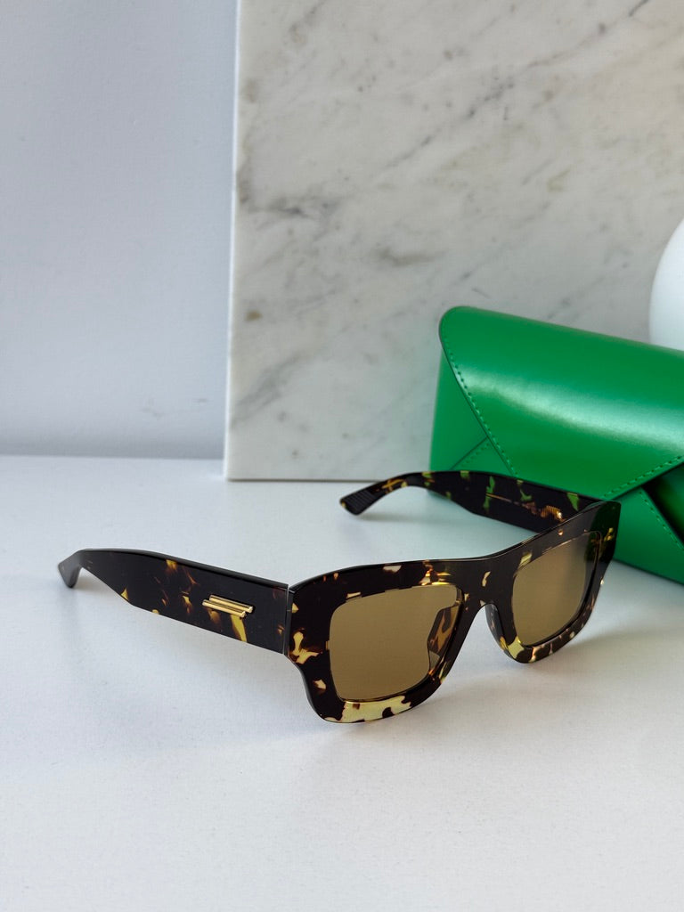 Bottega Veneta BV1357S Thick Rim Sunglasses in Spotted Nicotine
