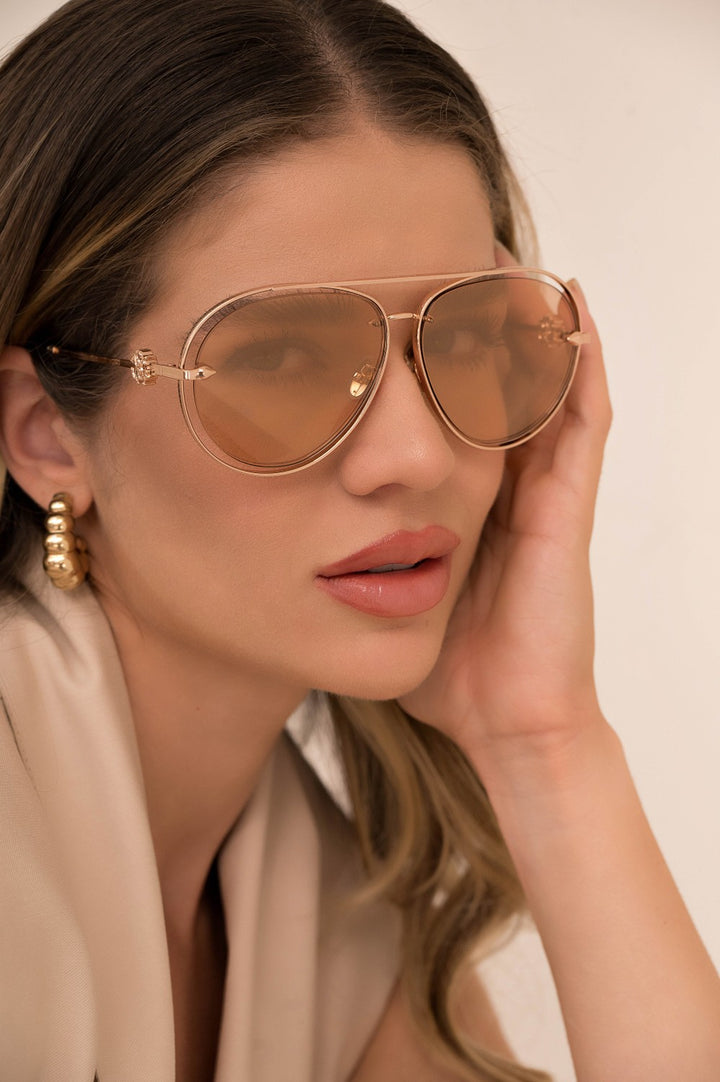 Gafas de sol ovaladas de pierna baja en negro Gucci GG1235S