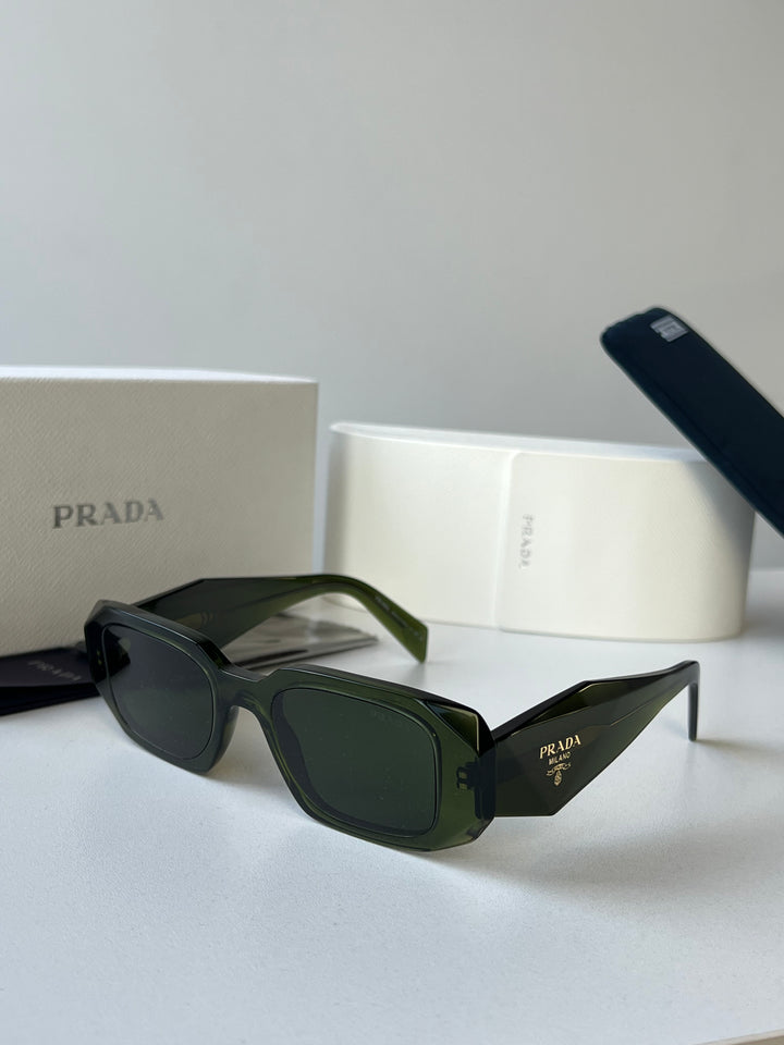 Gafas de sol Prada PR17WS en gris 