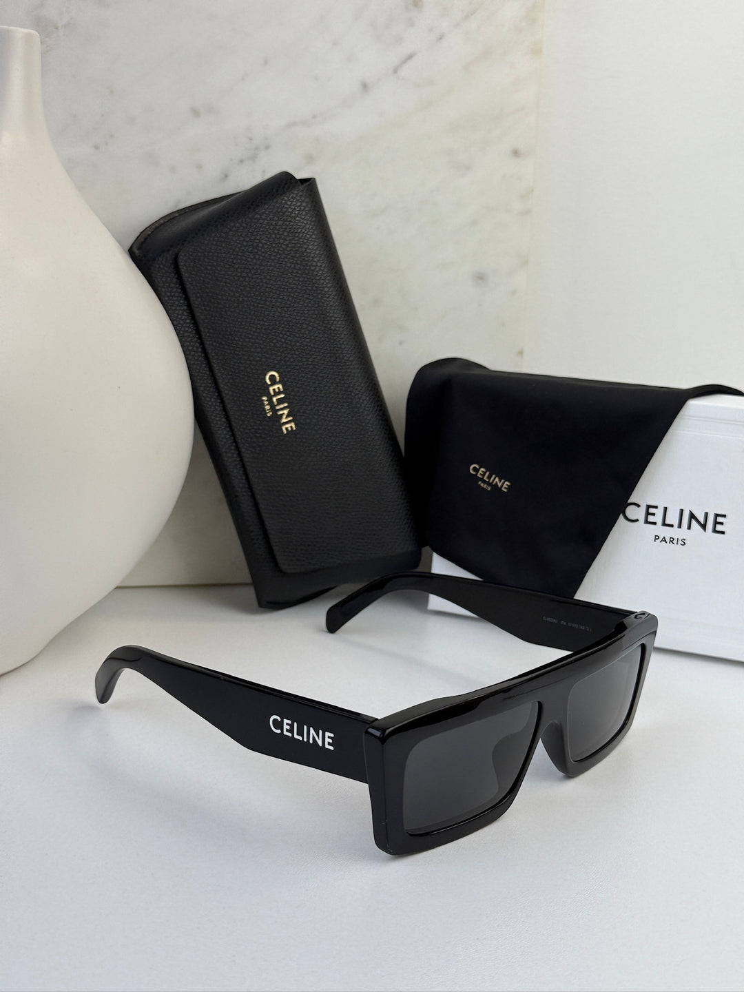 Celine CL40214U Gafas de sol negras con parte superior plana