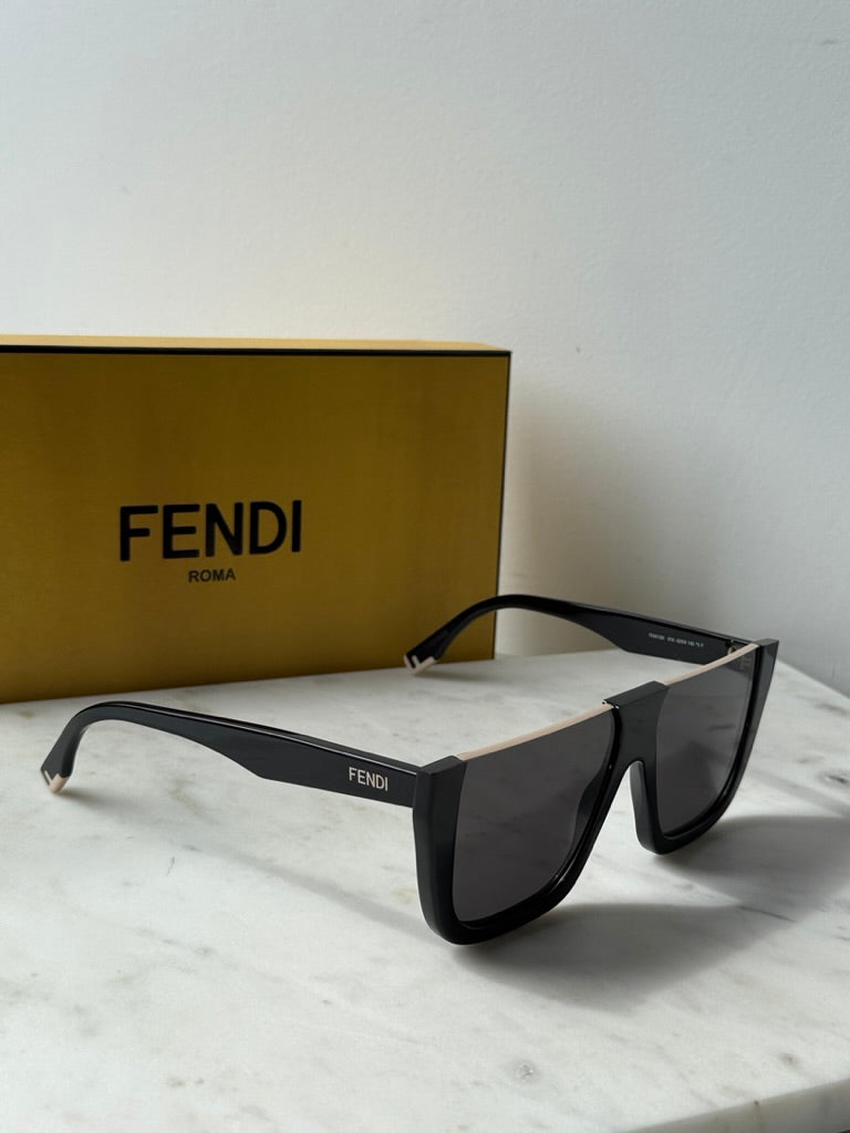 Fendi FE40136I Cut Sunglasses in Black