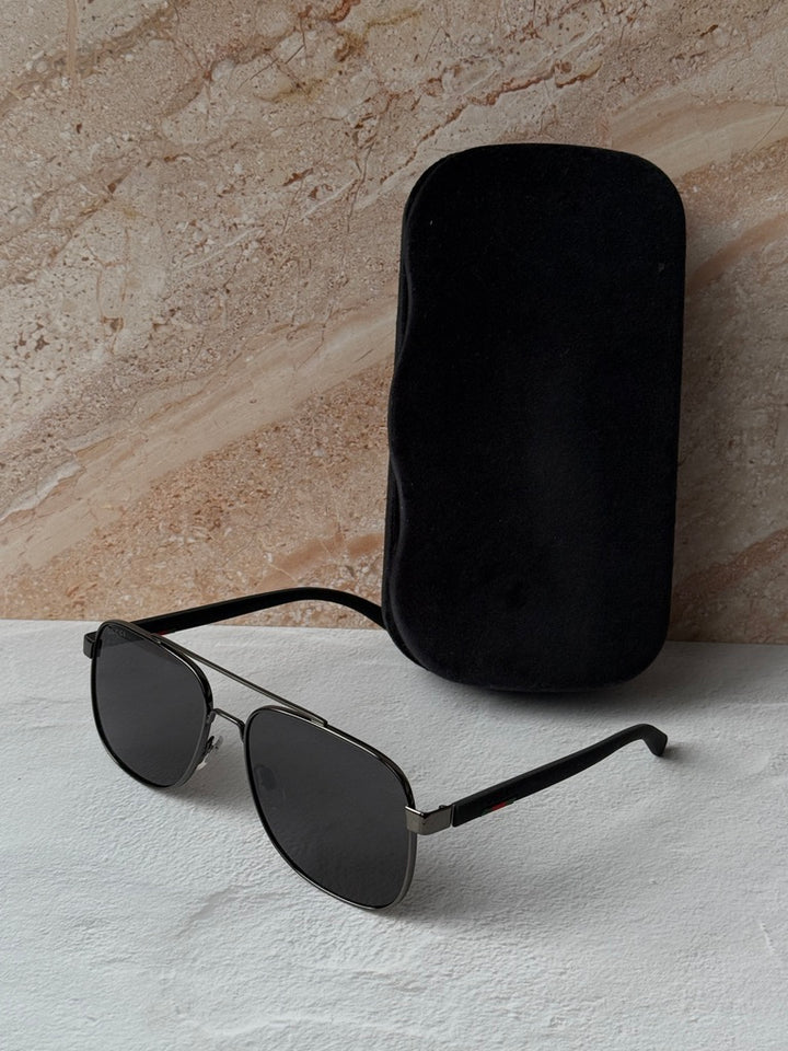 Gucci GG0422S Gafas de sol polarizadas de aviador cuadradas de rutenio