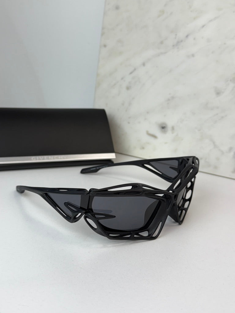 Givenchy GV40081I Cut Mask Sunglasses in Black