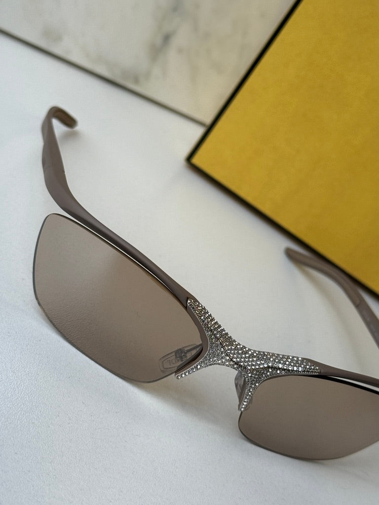 Fendi Signature FE40176U Mask Sunglasses in Beige Crystal