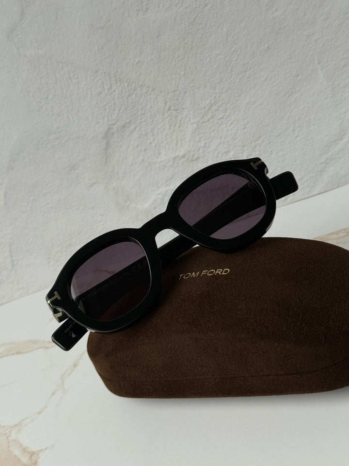 Gafas de sol negras con diseño de mariposa Sandrine de Tom Ford