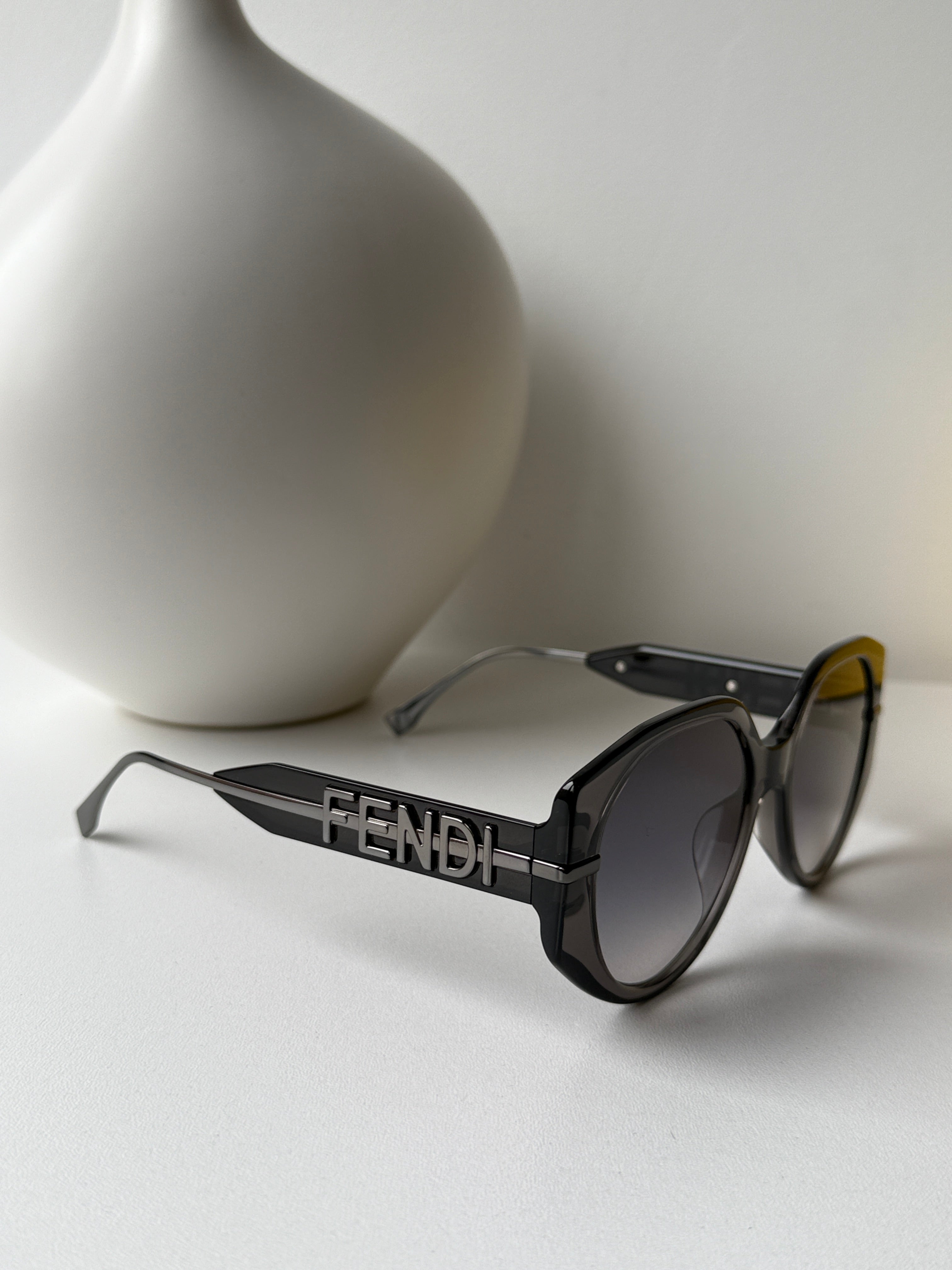 Fendi FE40083U Fendigraphy Sunglasses in Grey – Designer Daydream