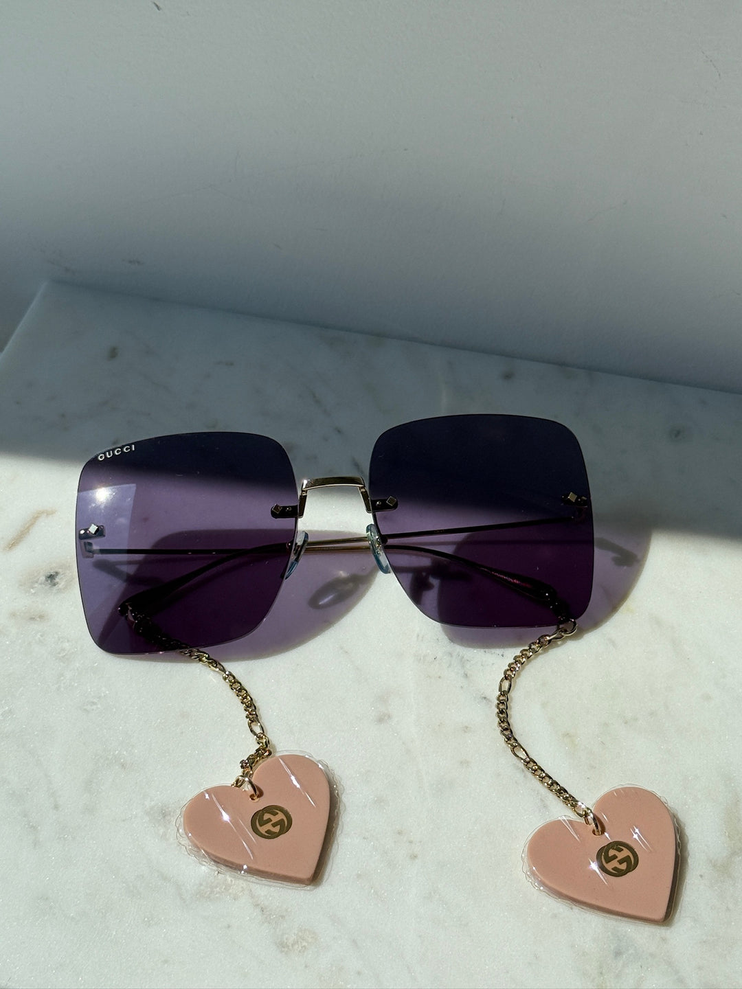 Gafas de sol cuadradas sin montura Gucci GG1147S con cadena verde 