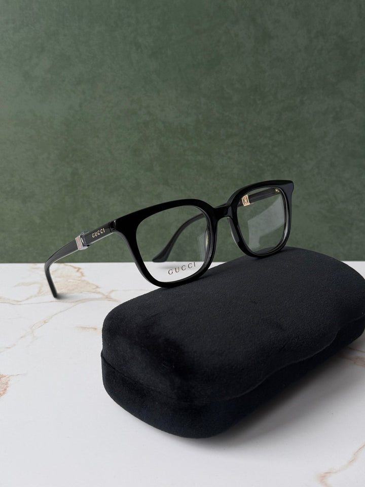 Monturas unisex Gucci GG1429O en negro 
