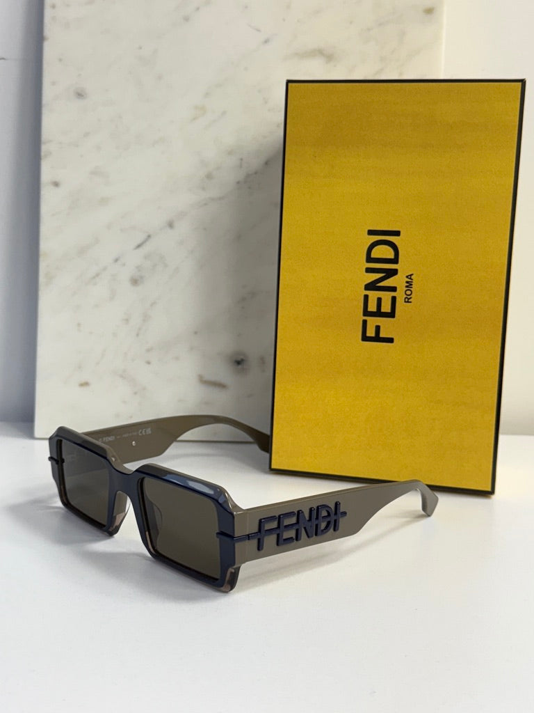 Fendi FE40073U Fendigraphy Sunglasses in Brown