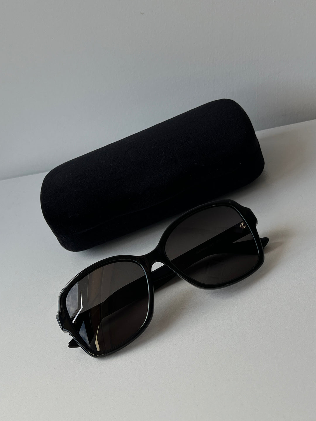 Gafas de sol negras con mariposa y logo Marmont de Gucci GG0765SA