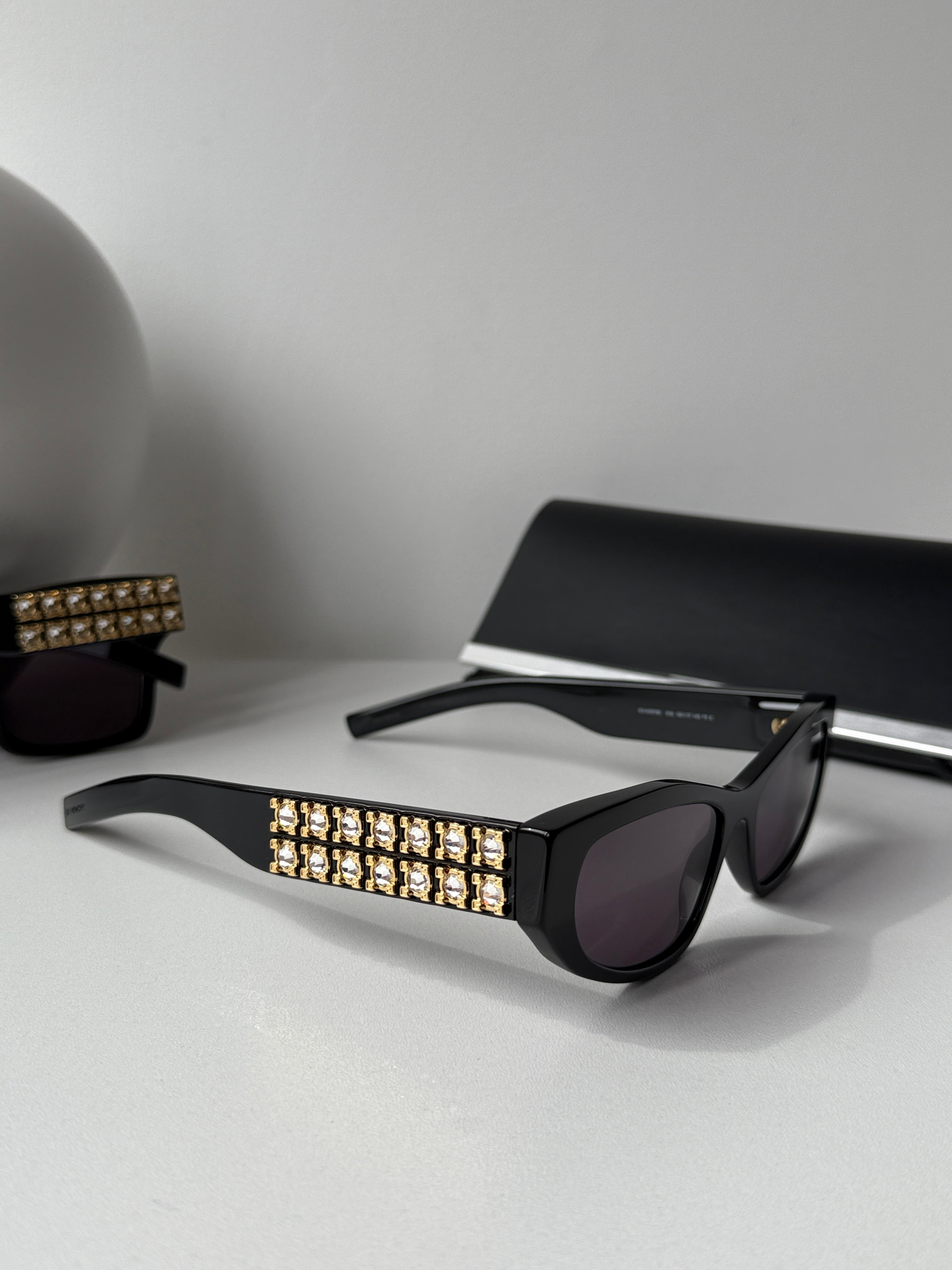 Givenchy GV40078I Cat Eye Sunglasses in Black | Designer Daydream