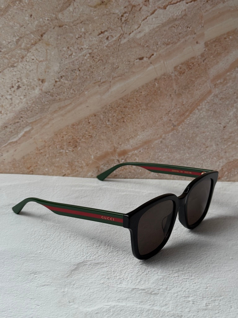 Gucci GG0847SK Gafas de sol con patas a rayas negras