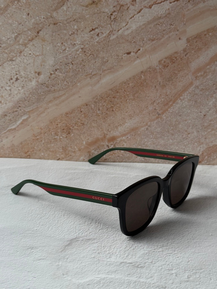 Gucci GG0847SK Gafas de sol con patas a rayas negras