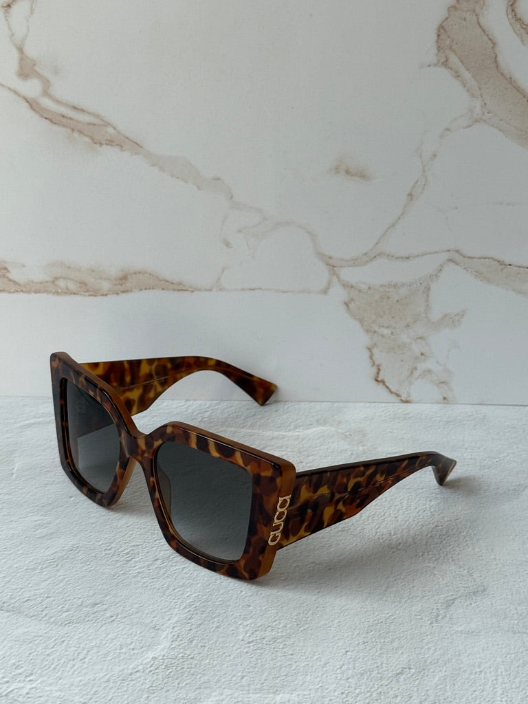 Gafas de sol extragrandes Gucci GG0817S con lentes grises 