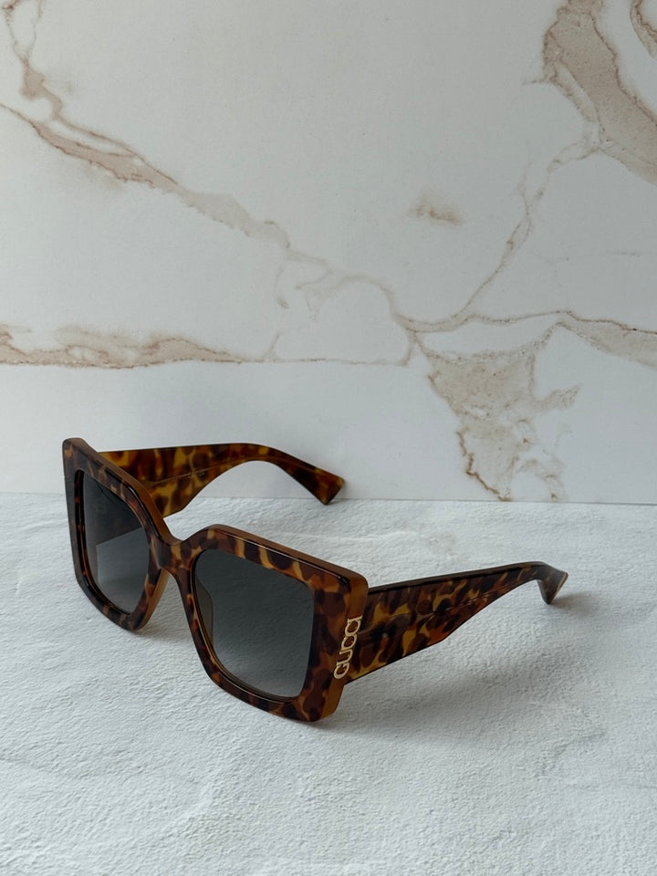 Gafas de sol extragrandes Gucci GG0817S con lentes grises 