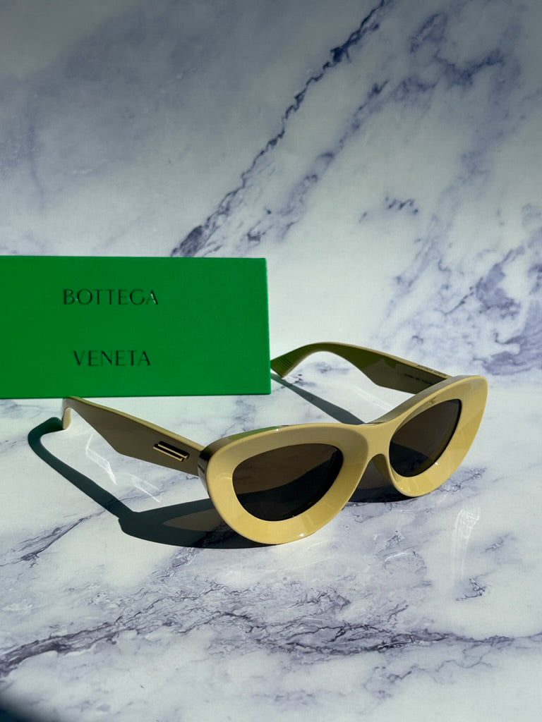 Bottega Veneta BV1325S Thick Rim Sunglasses in Yellow